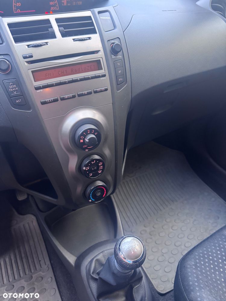 Toyota Yaris - 7