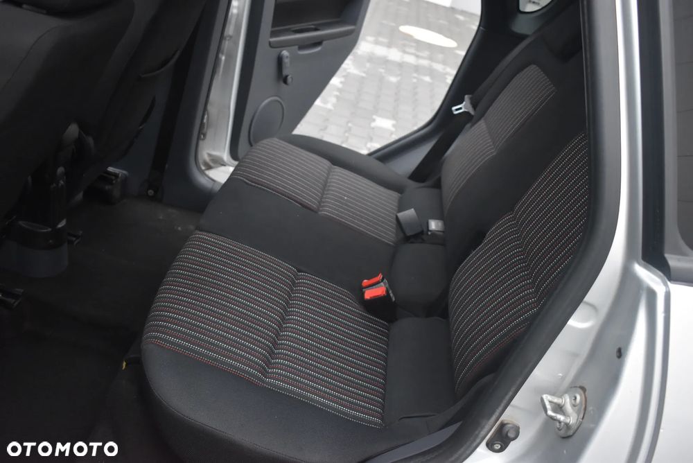 Mitsubishi Colt - 10