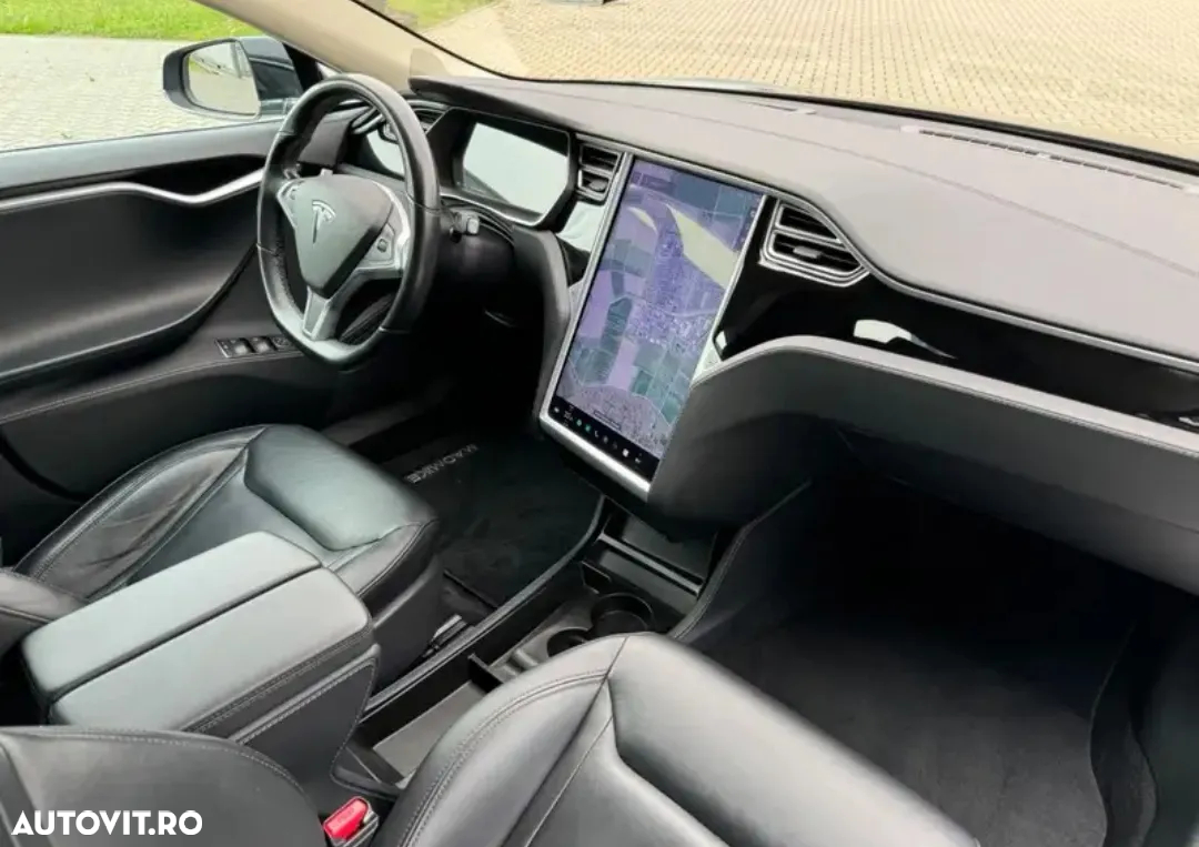 Tesla Model S - 6