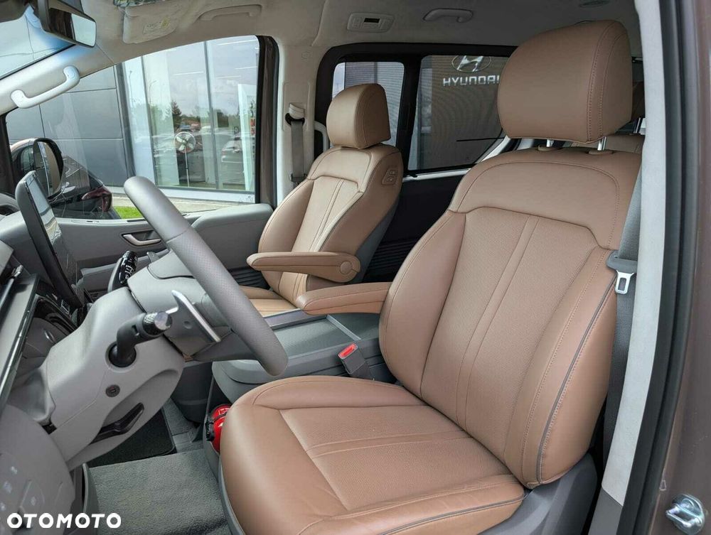 Hyundai Staria - 21