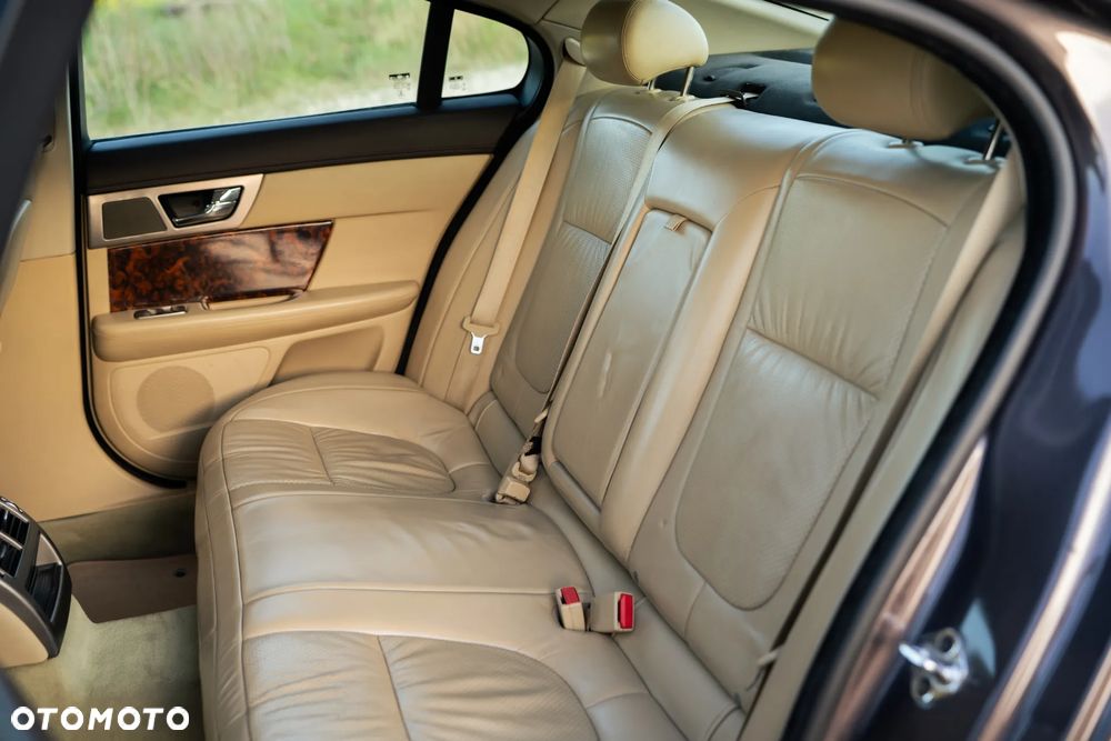 Jaguar XF 3.0 V6 Luxury - 15