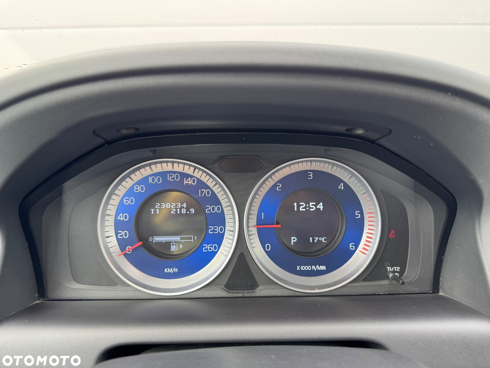 Volvo XC 60 D4 AWD Geartronic RDesign - 32