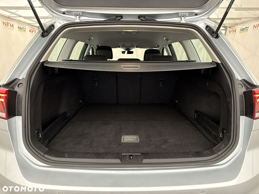 Volkswagen Passat - 20