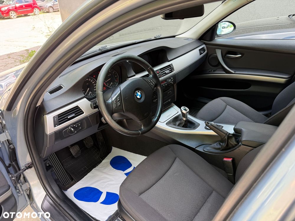 BMW Seria 3 318i - 18