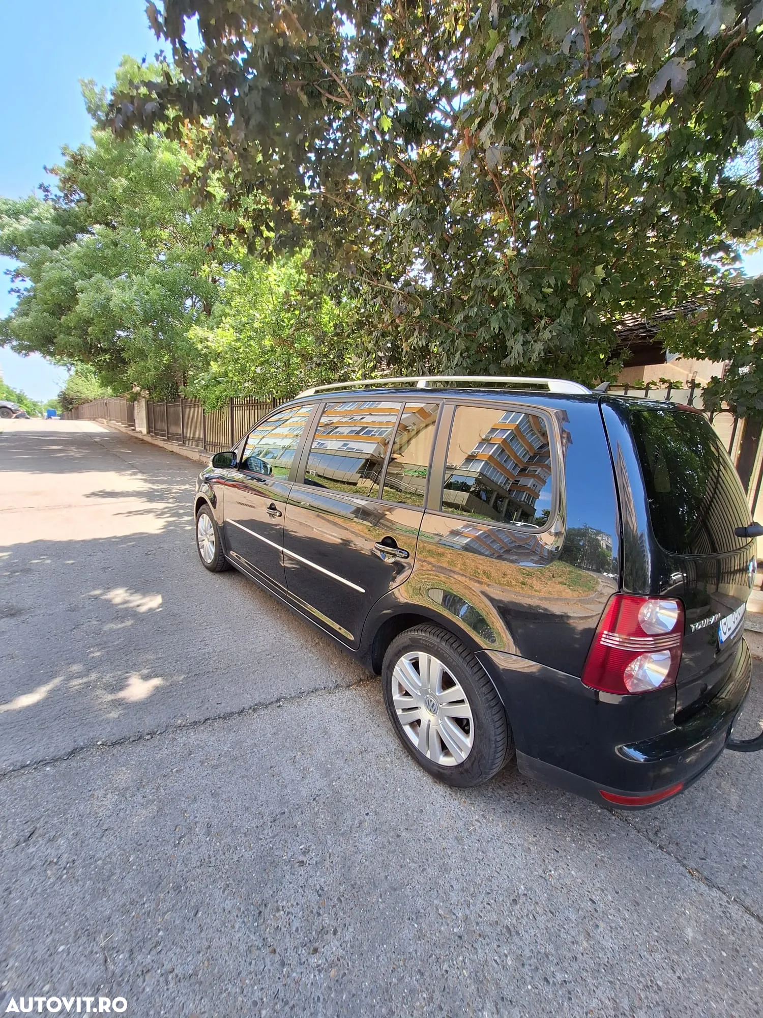 Volkswagen Touran 2.0 TDI Highline - 2