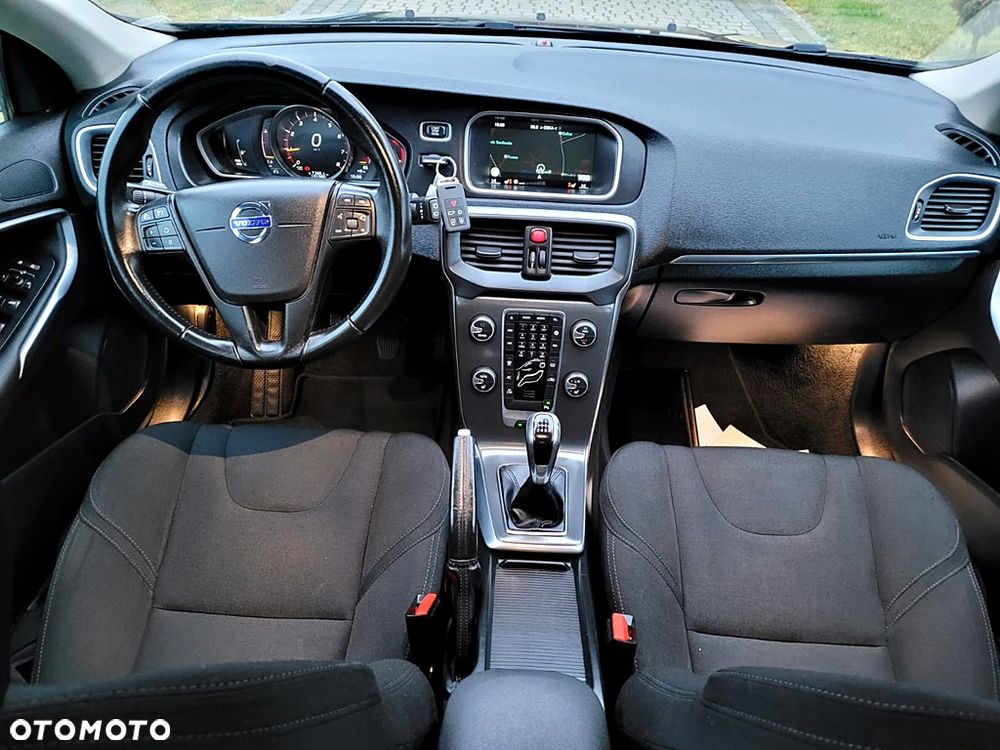 Volvo V40 T2 Momentum - 13