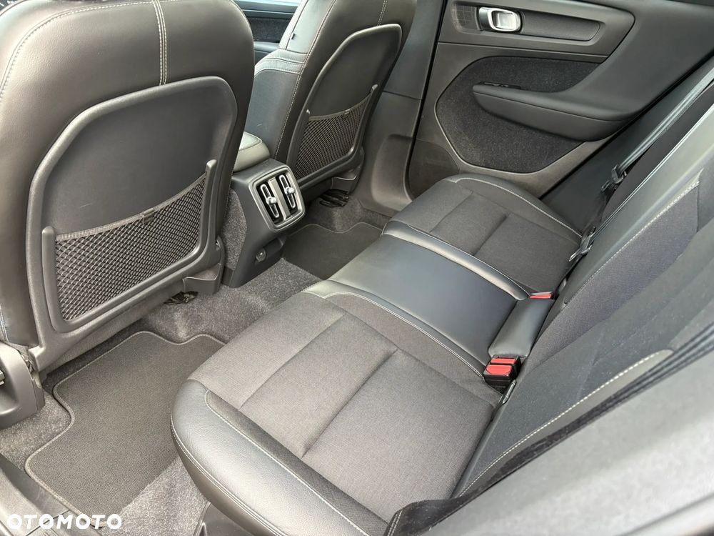 Volvo XC 40 T5 AWD Momentum Pro - 25