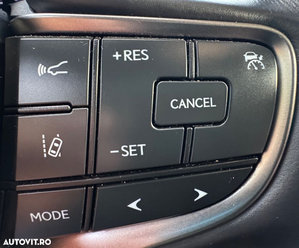 Lexus UX - 25