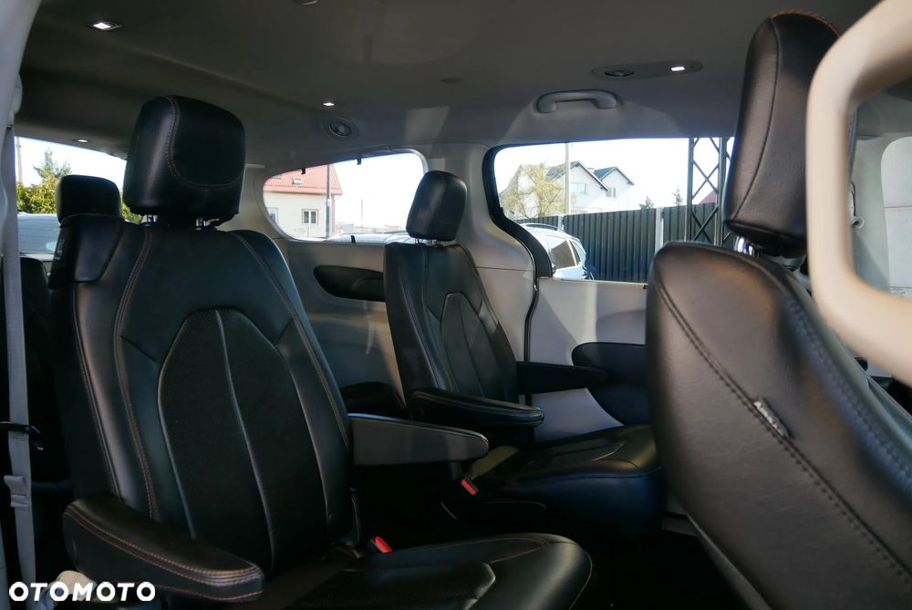 Chrysler Pacifica - 13