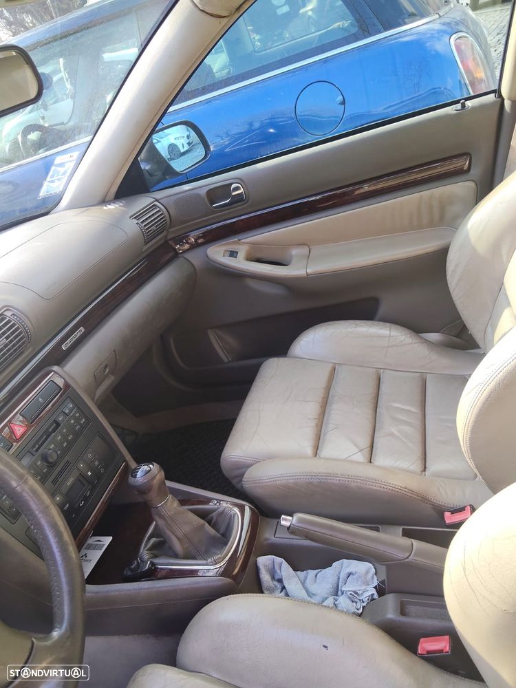 Audi A4 Avant 2.5 TDI Attraction - 4