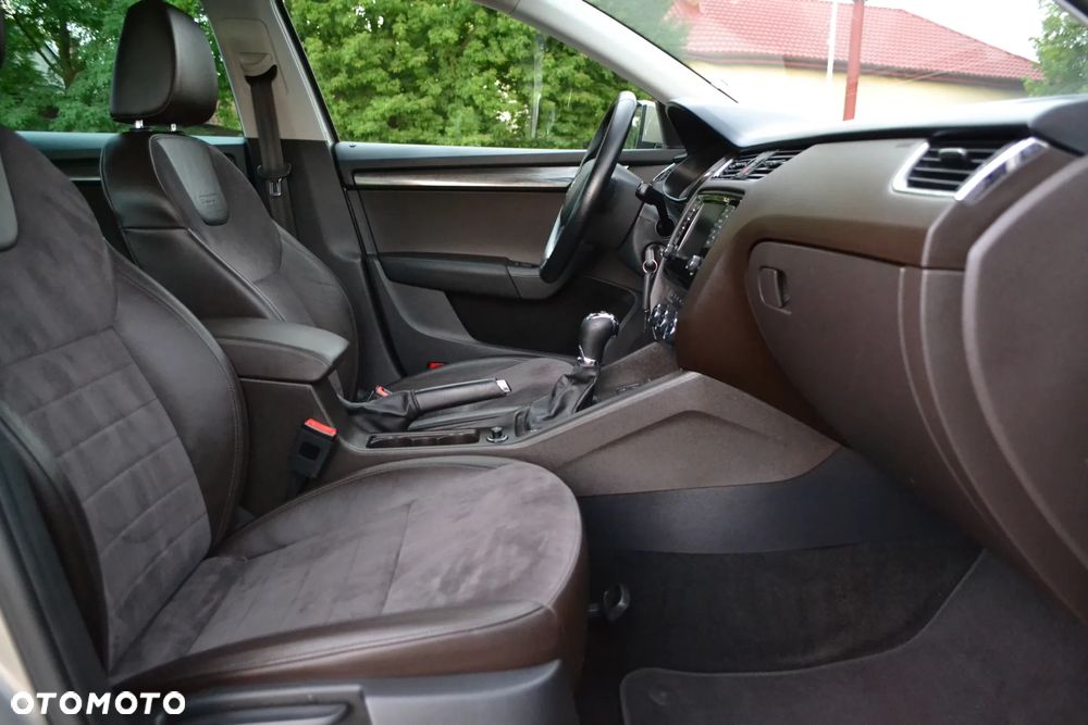 Skoda Octavia Combi 2.0 TDI 4x4 DSG Scout - 25