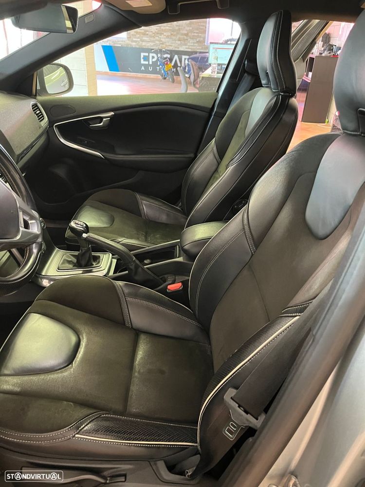 Volvo V40 2.0 D2 R-Design Momentum - 3