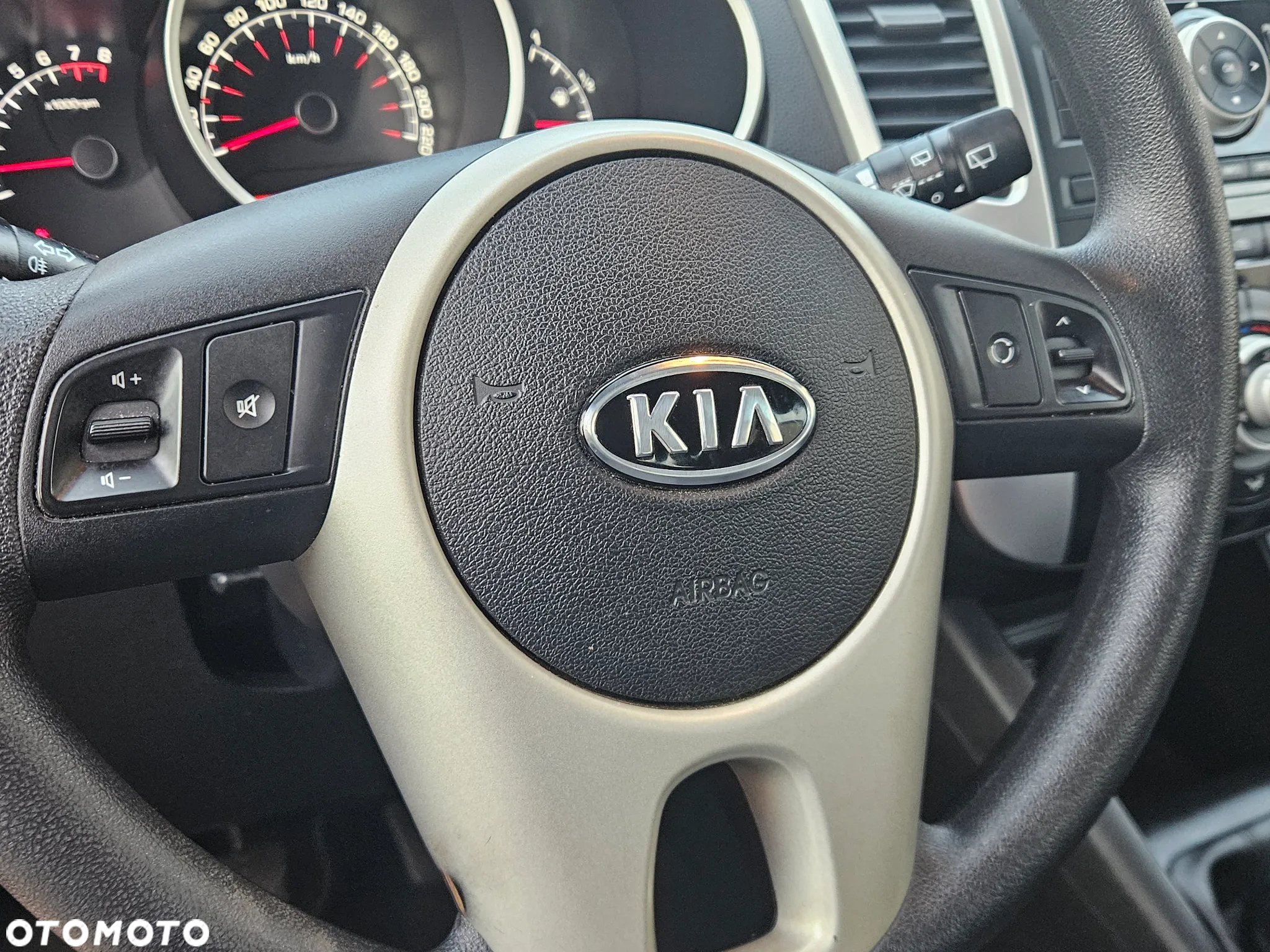 Kia Venga 1.4 CVVT Fifa World Cup Edition - 12
