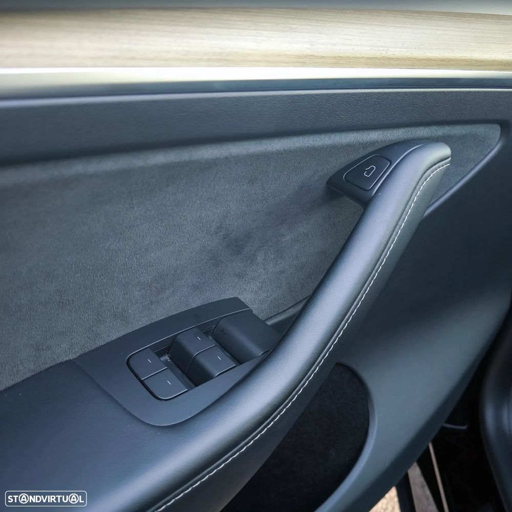 Tesla Model Y RWD - 12