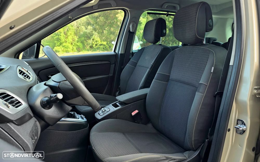 Renault Scénic 1.5 dCi Dynamique S — fotografia 9