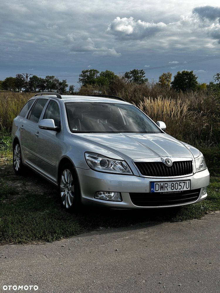 Skoda Octavia Combi 2.0 TDI DPF DSG Elegance - 3