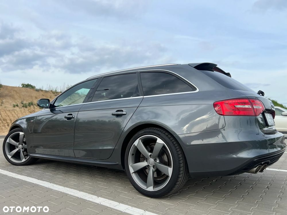 Audi A4 Avant 2.0 TDI DPF clean diesel quattro S tronic S line Sportpaket - 6