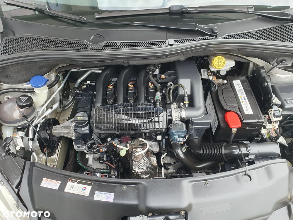 Peugeot 208 - 36