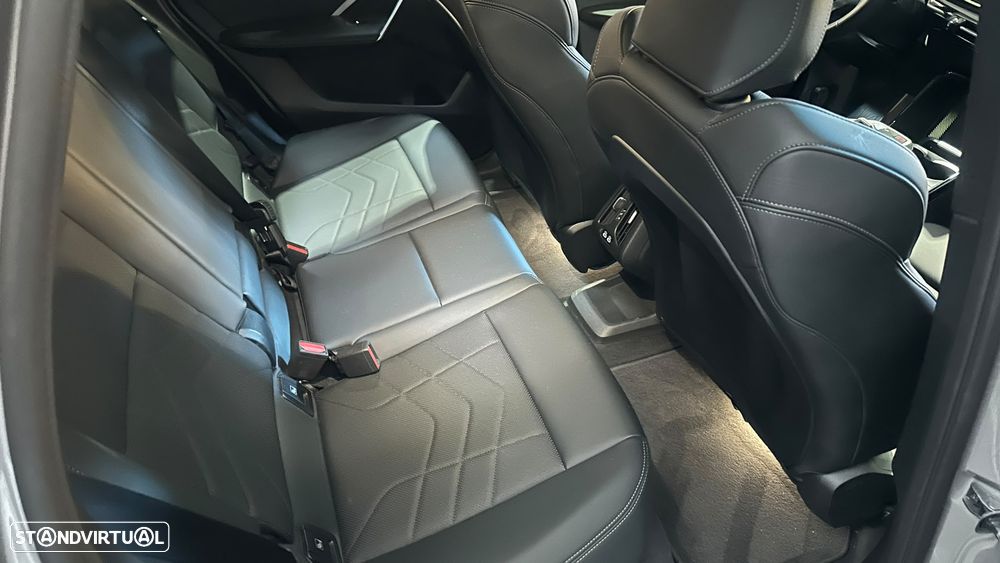 BMW iX1 eDrive20 Pack Desportivo M - 10