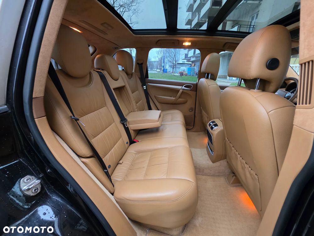 Porsche Cayenne - 30