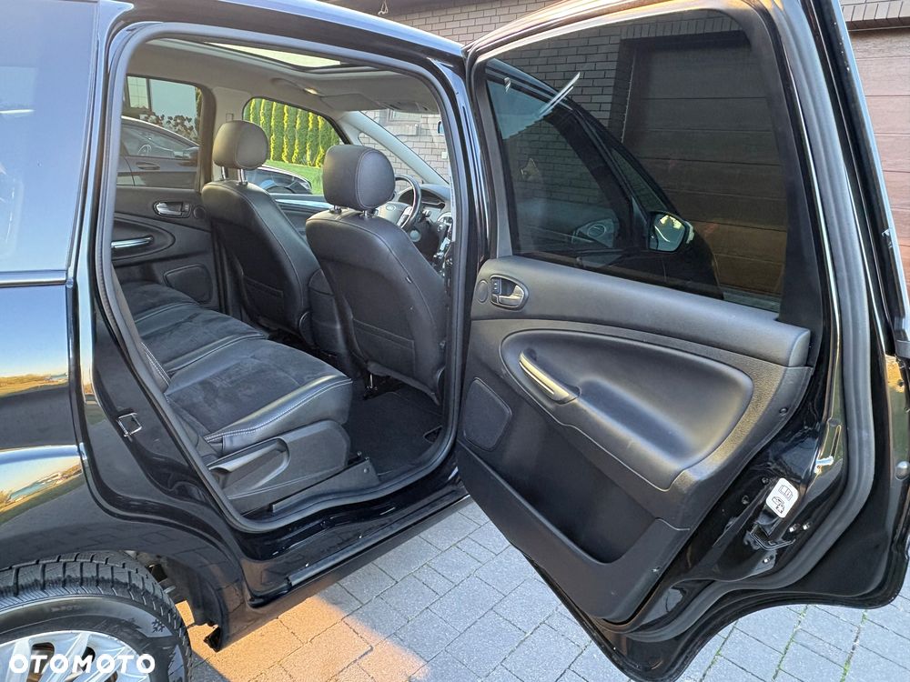 Ford S-Max - 12