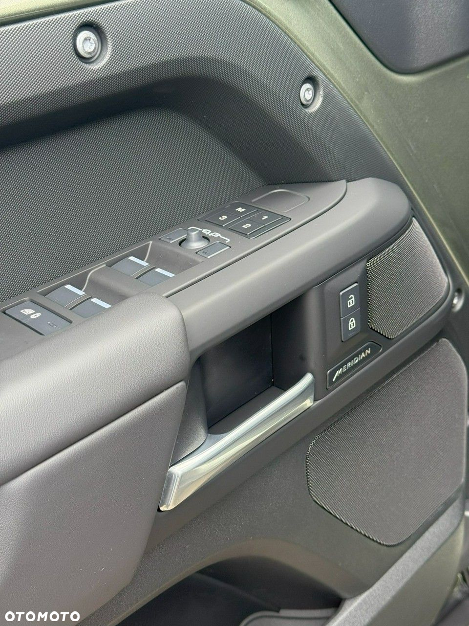 Land Rover Defender - 14