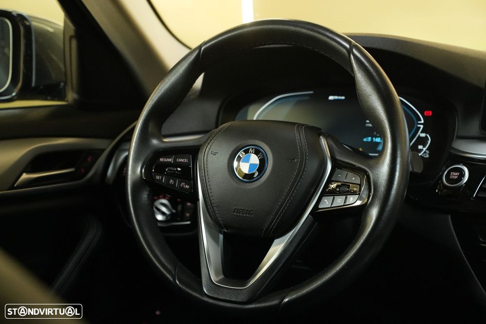 BMW 520 e Pack M - 25