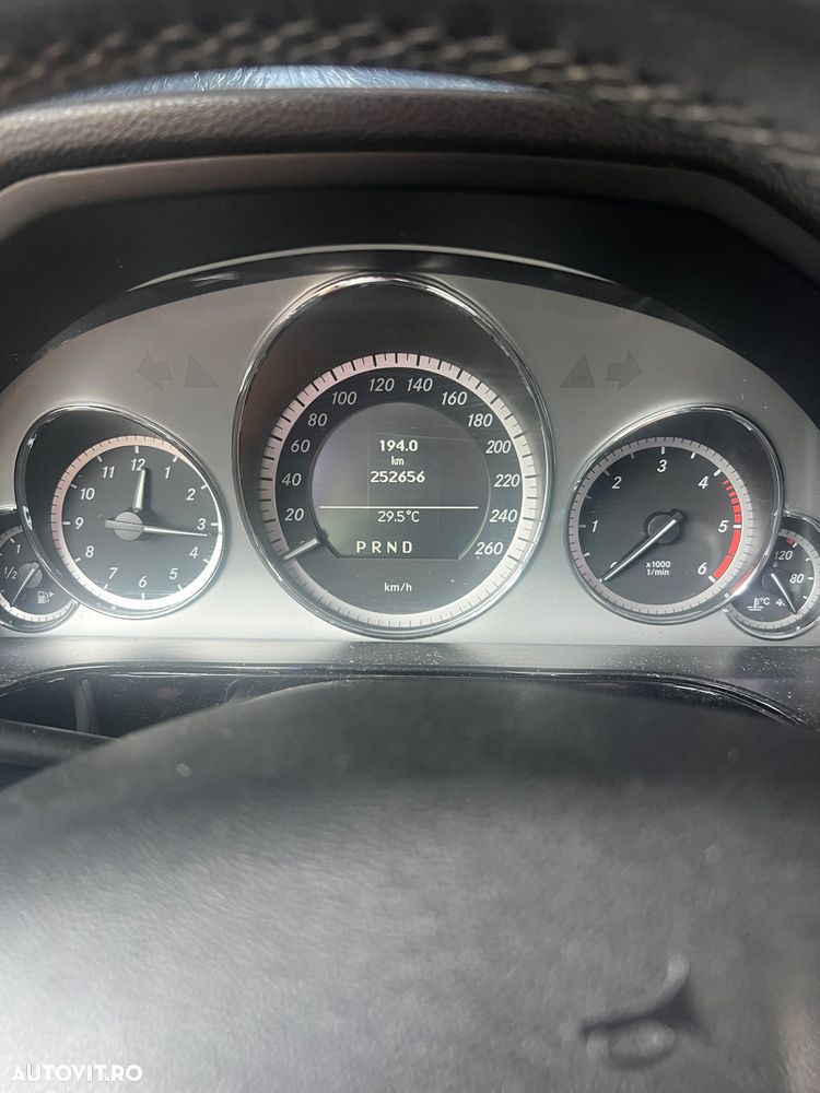 Mercedes-Benz E 220 CDI DPF BlueEFFICIENCY Automatik Avantgarde - 9