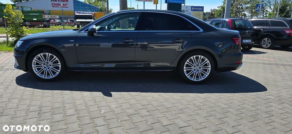 Audi A4 Limousine - 1