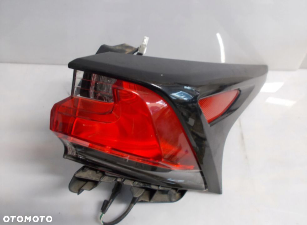 LAMPA TYŁ PRAWA LEXUS NX300H - 1
