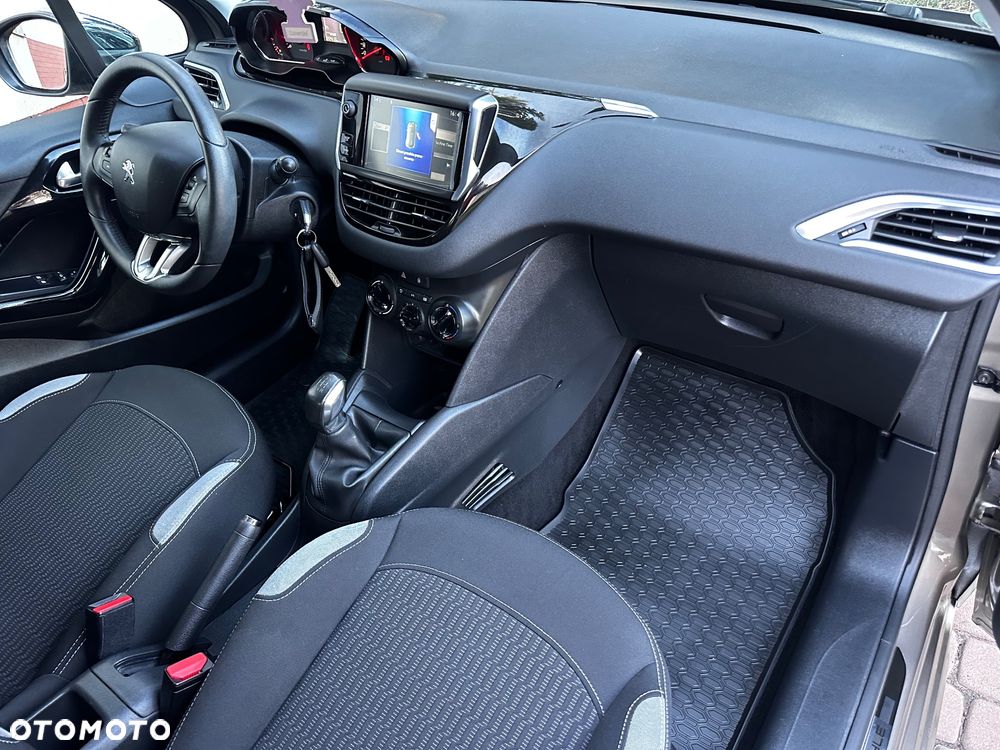 Peugeot 208 PureTech 82 Urban Move - 25