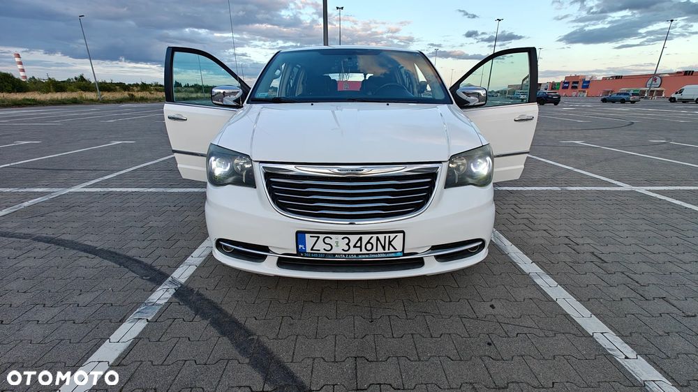 Chrysler Town & Country - 28