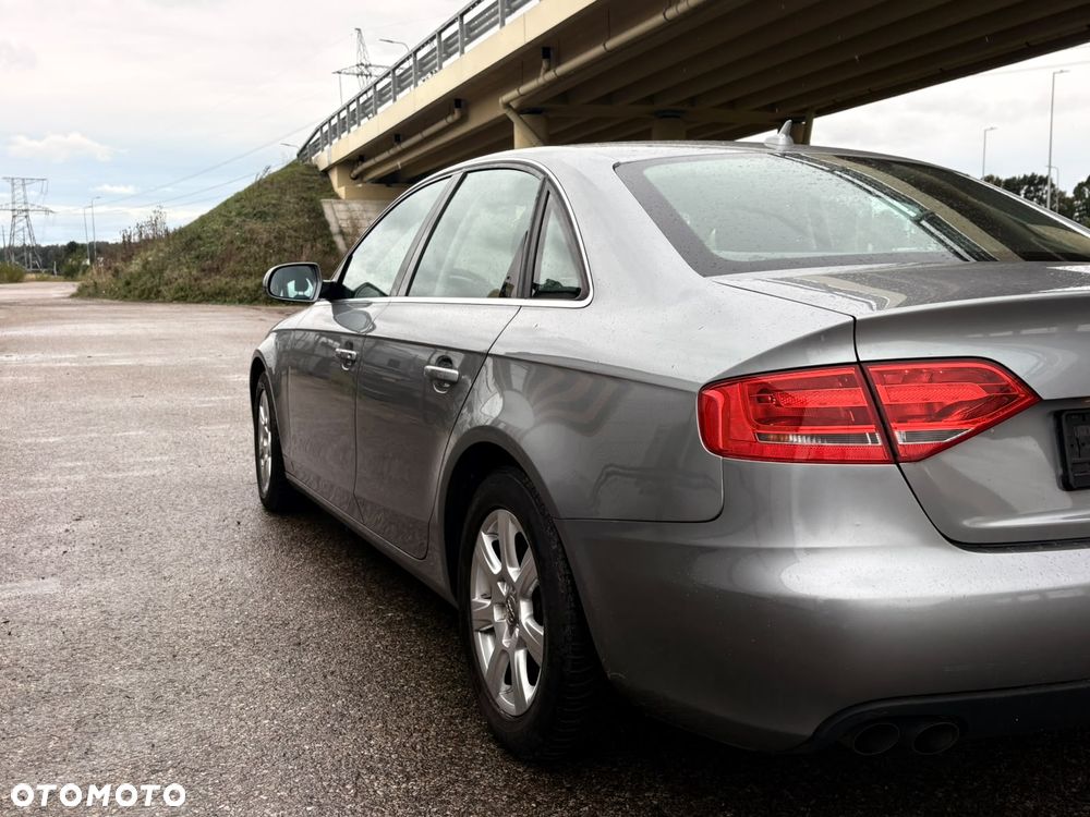 Audi A4 2010 photo 2