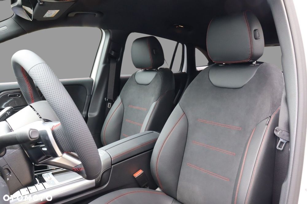 Mercedes-Benz GLA - 10