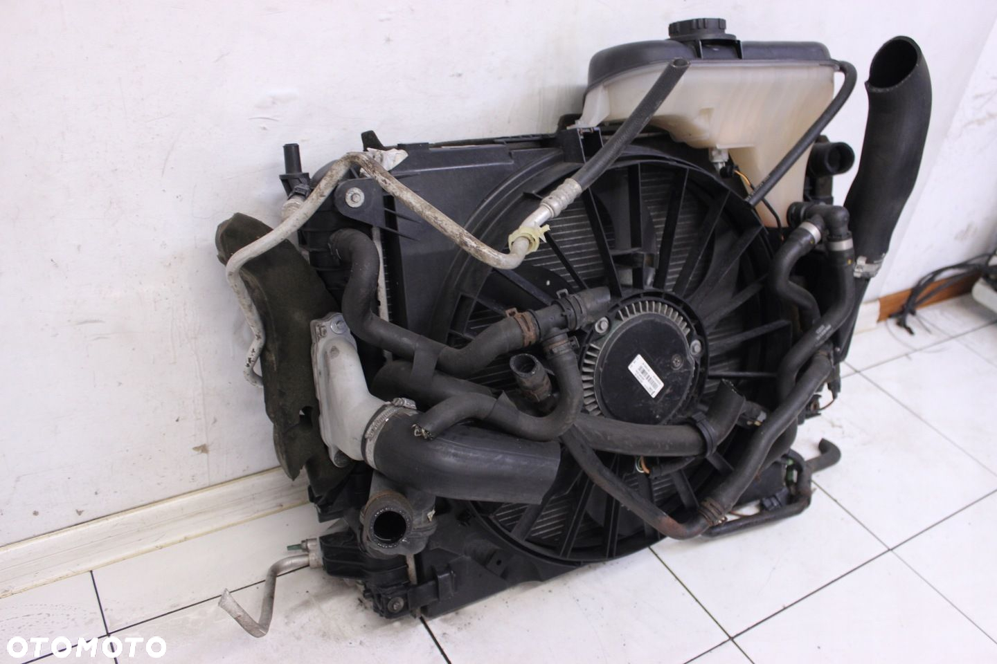 KOMPLET CHŁODNIC WENTYLATOR JAGUAR S-TYPE 2.7 D - 10