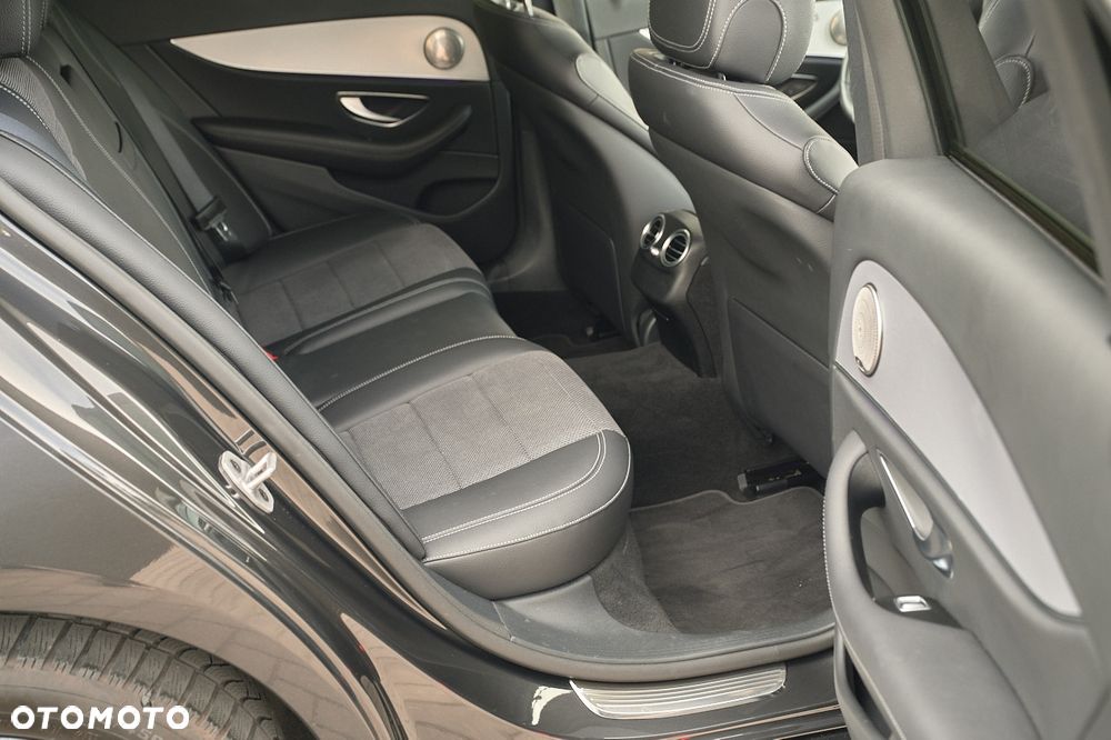 Mercedes-Benz Klasa E 220 d 9G-TRONIC - 21