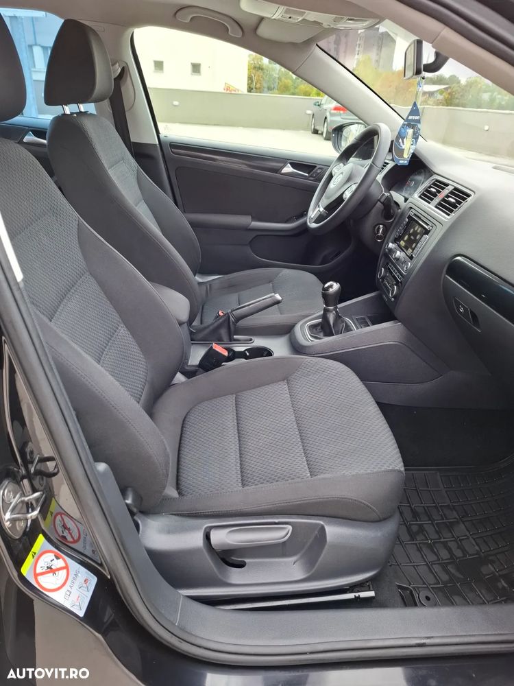 Volkswagen Jetta 1.6 TDI Blue Motion Technology Comfortline - 13