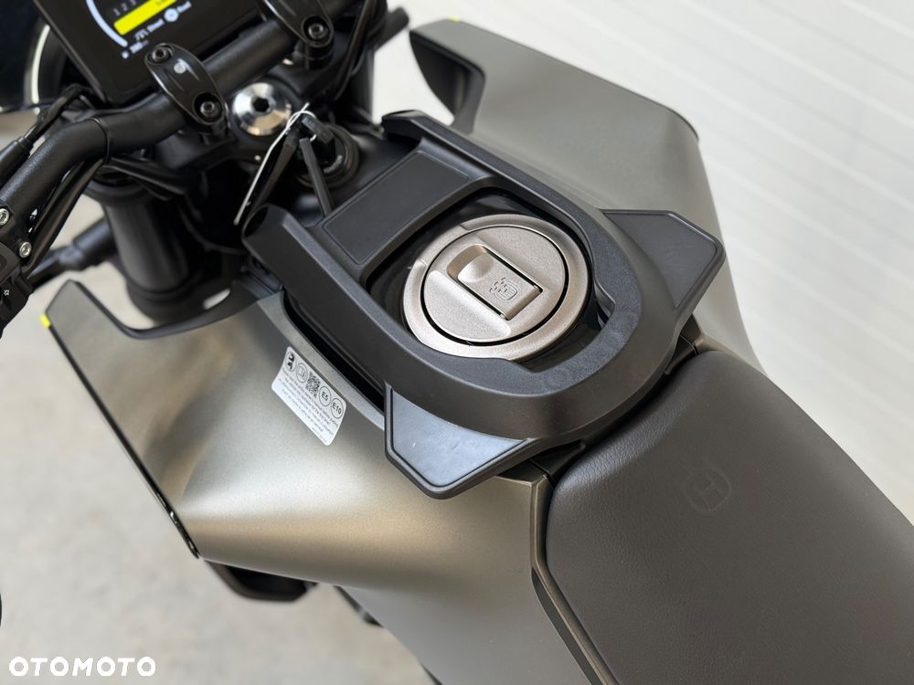 Husqvarna Svartpilen - 27