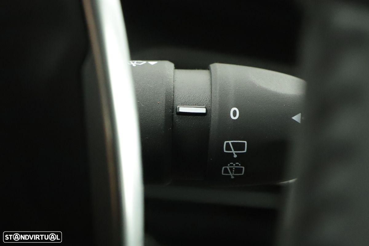 Peugeot 2008 1.2 PureTech Allure EAT8 - 17