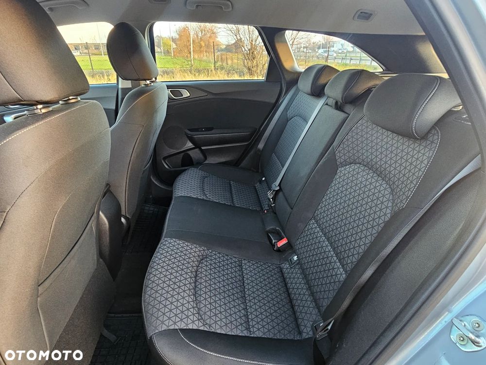 Kia Ceed 1.6 CRDi SCR M - 9