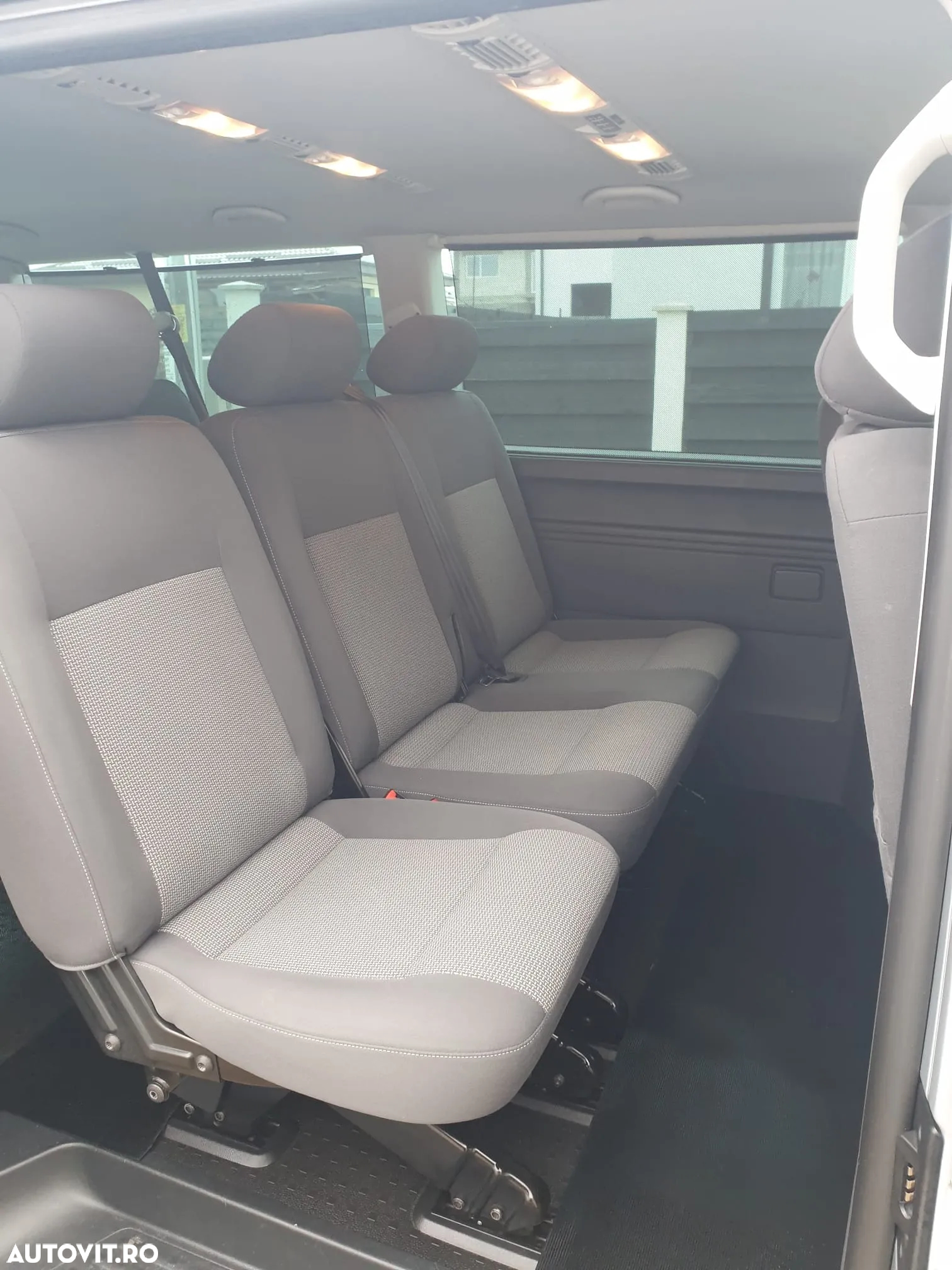 Volkswagen Caravelle - 13