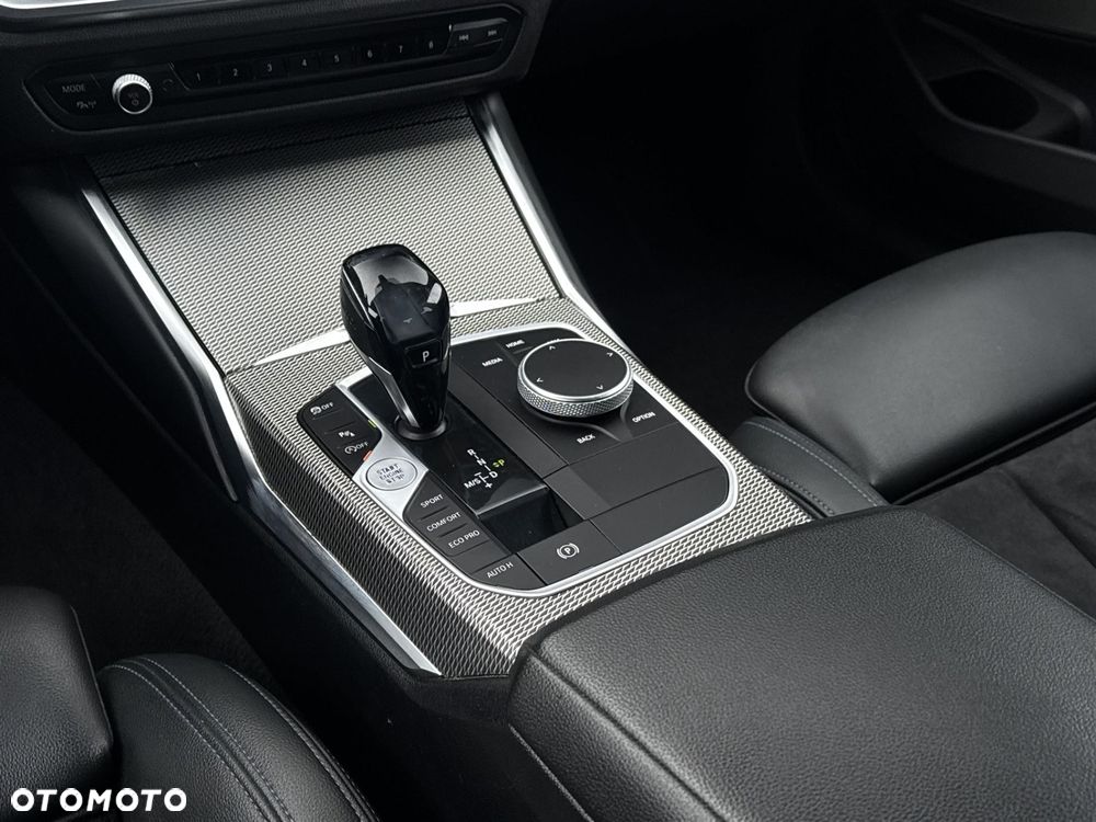BMW Seria 3 318i - 16