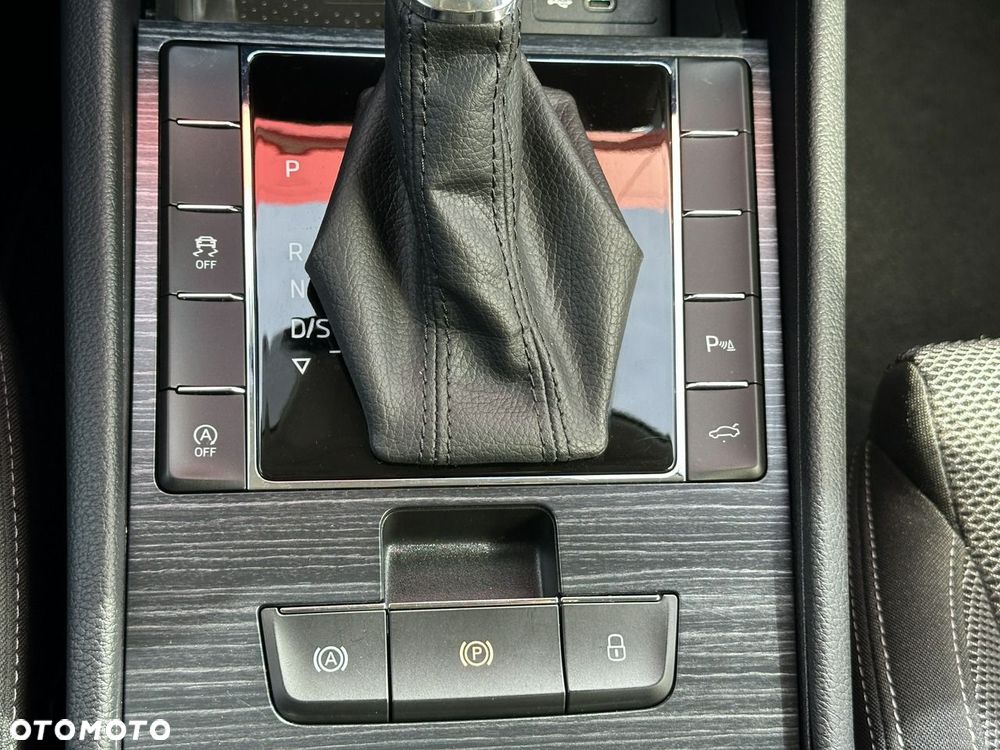 Skoda Superb 2.0 TDI SCR Style DSG - 29