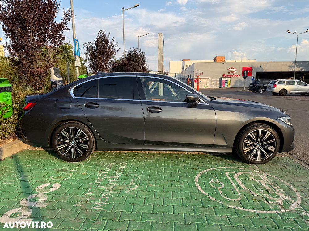 BMW Seria 3 330i xDrive AT - 4