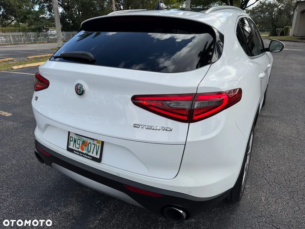Alfa Romeo Stelvio 2.0 Turbo 16V AT8-Q4 Lusso Ti - 11