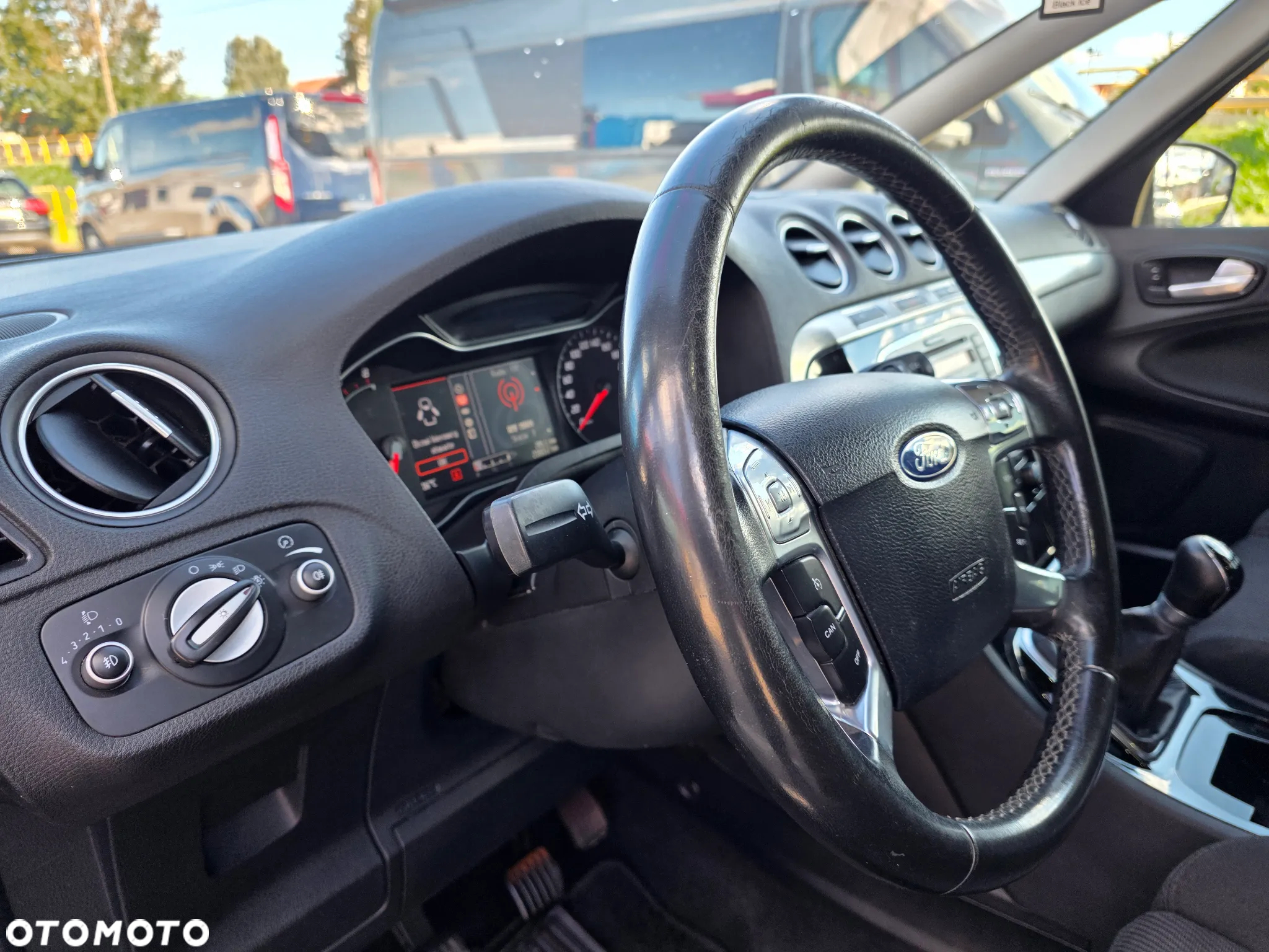 Ford S-Max - 11