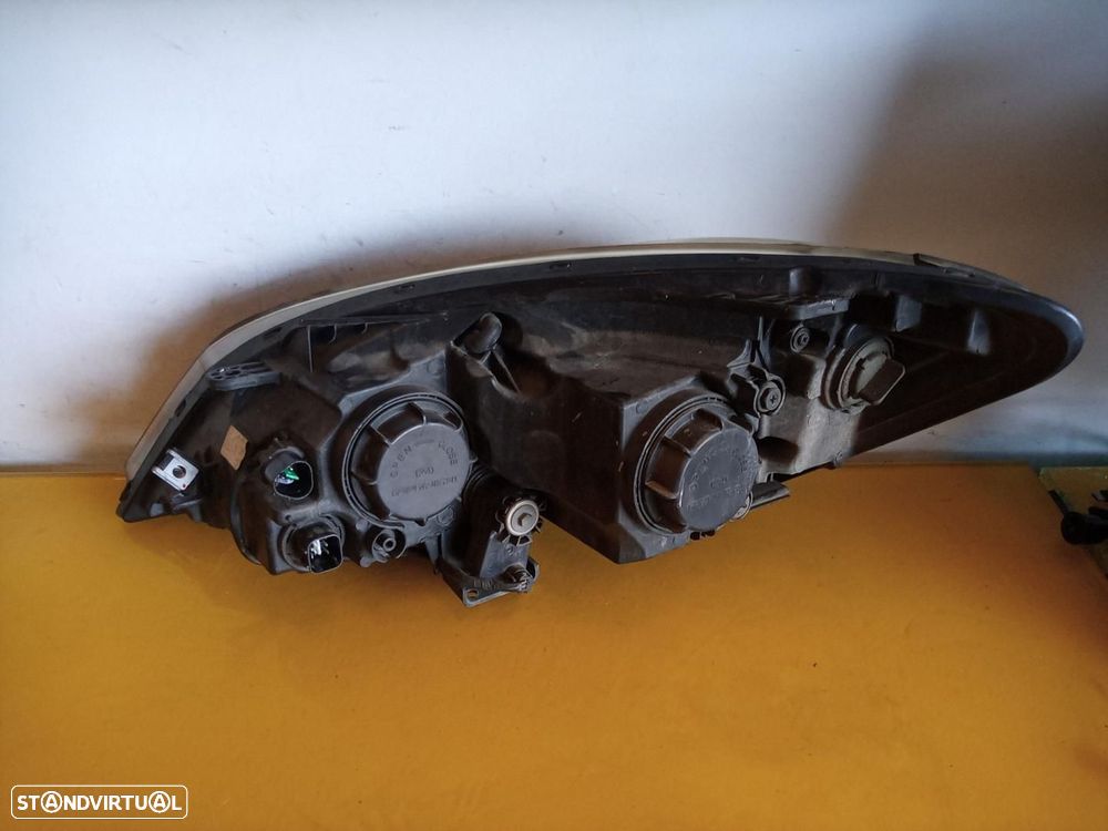 FAROL DIREITO KIA CEED ED - 2