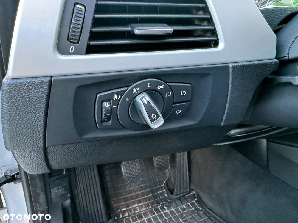 BMW Seria 3 320i Touring Edition Exclusive - 14