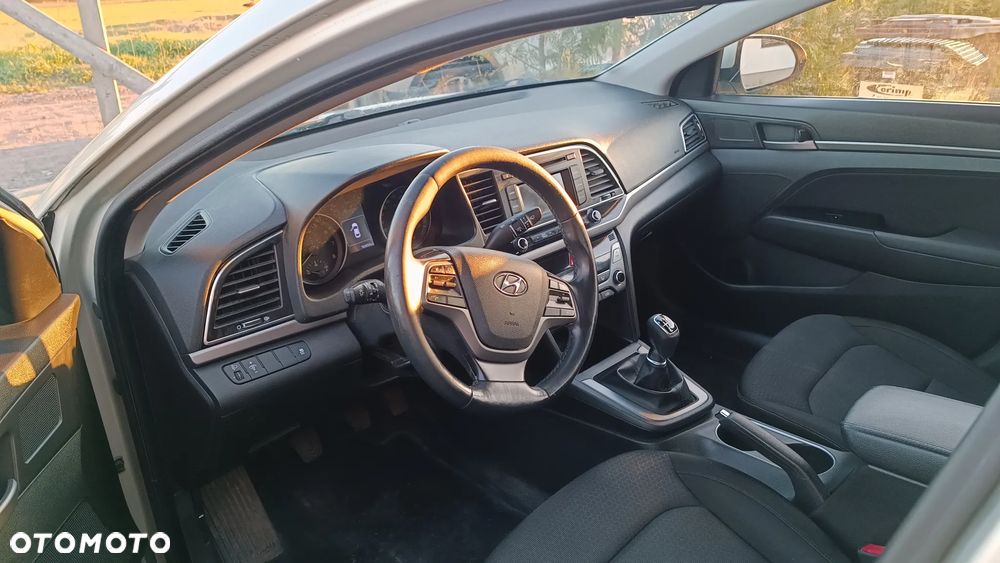 Hyundai Elantra 1.6 Comfort - 2