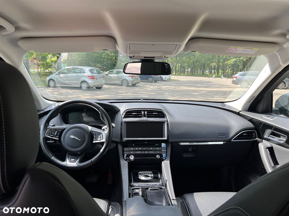 Jaguar F-Pace 20d AWD R-Sport - 18